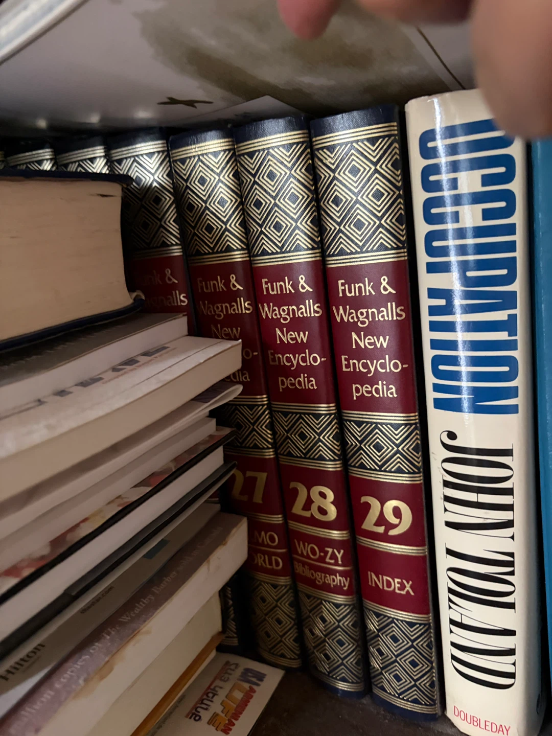 Funk & Wagnalls New Encyclopedia - Volumes 10-19 - photo 3