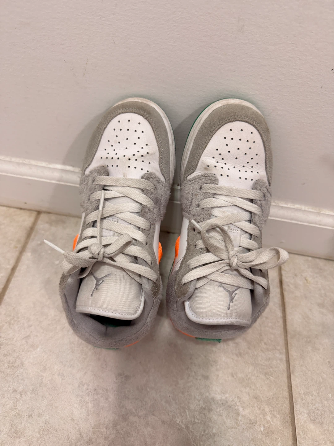 Jordan 1 Low SE "Fuzzy Grey Orange" Kids Shoes - photo 2