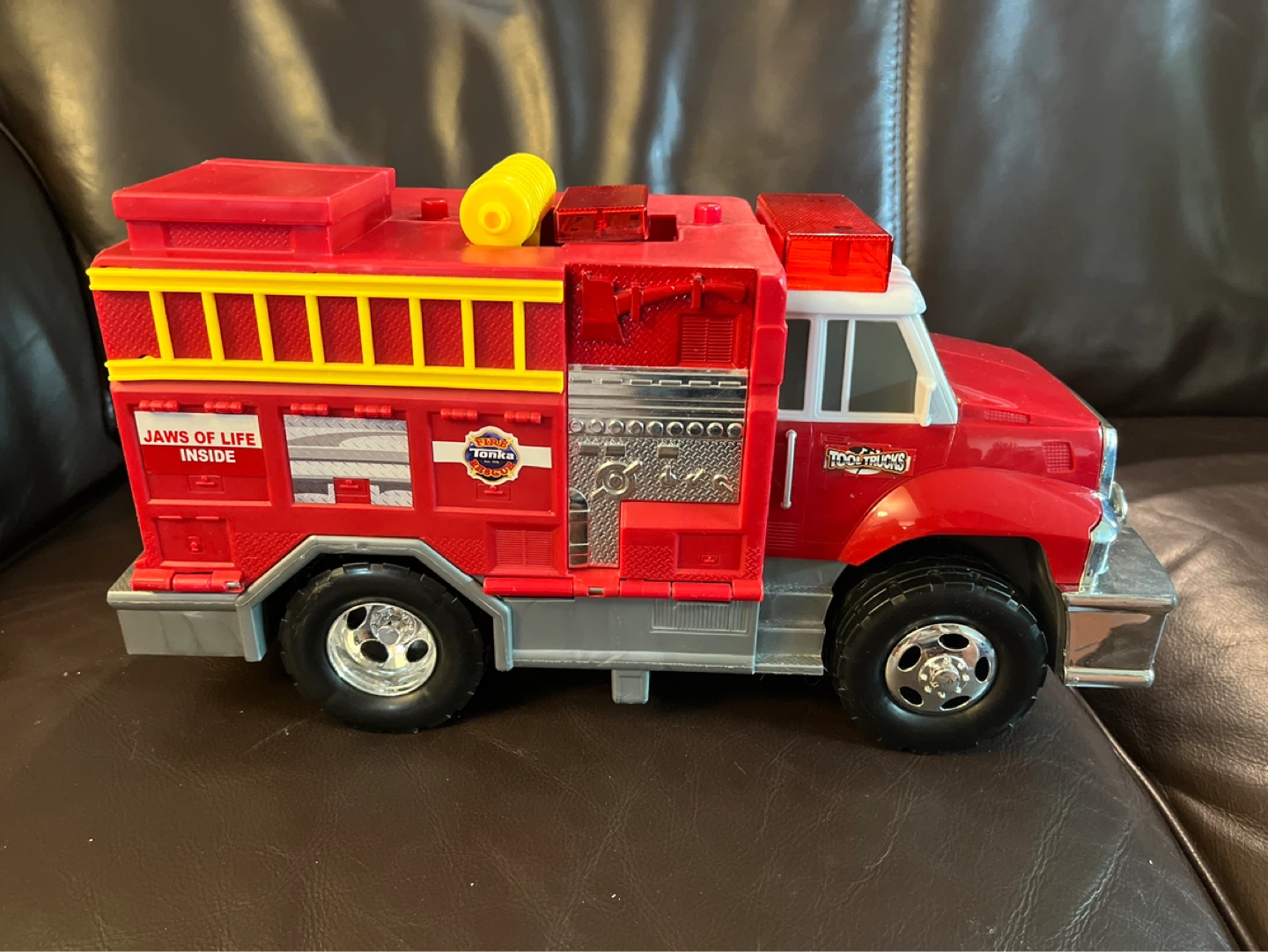 Tonka "Jaws of Life" Fire Truck Toy - photo 2