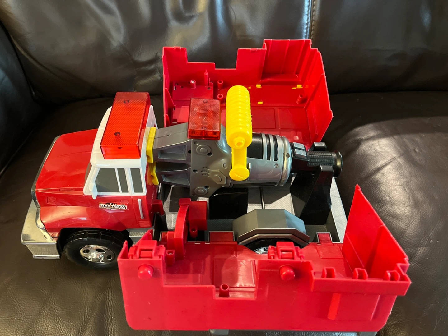 Tonka "Jaws of Life" Fire Truck Toy - photo 3