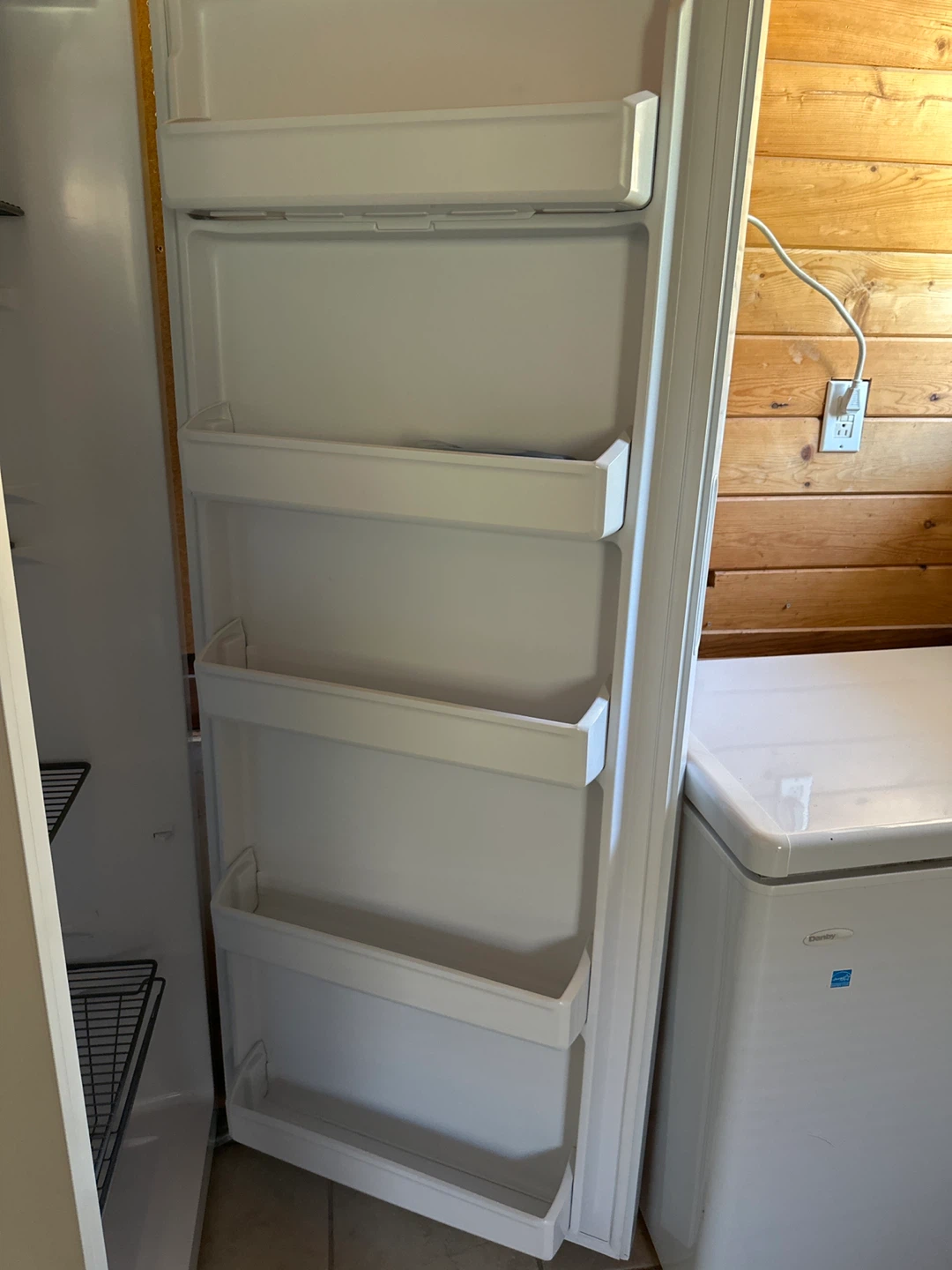 Frigidaire Freezer - photo 3