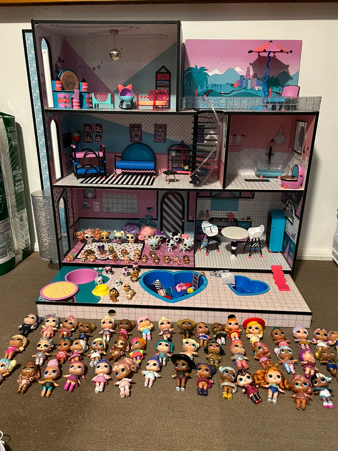 Complete lol dollhouse and dolls