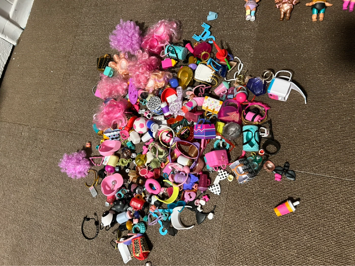 Complete lol dollhouse and dolls - photo 3