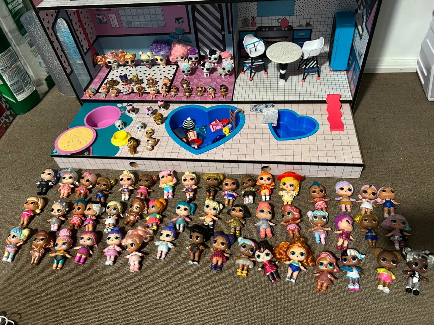 Complete lol dollhouse and dolls - photo 2