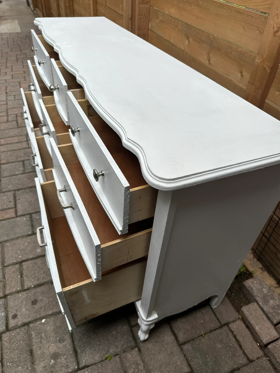 White 9‑Drawer Dresser – Solid Wood, Vintage Style - photo 4