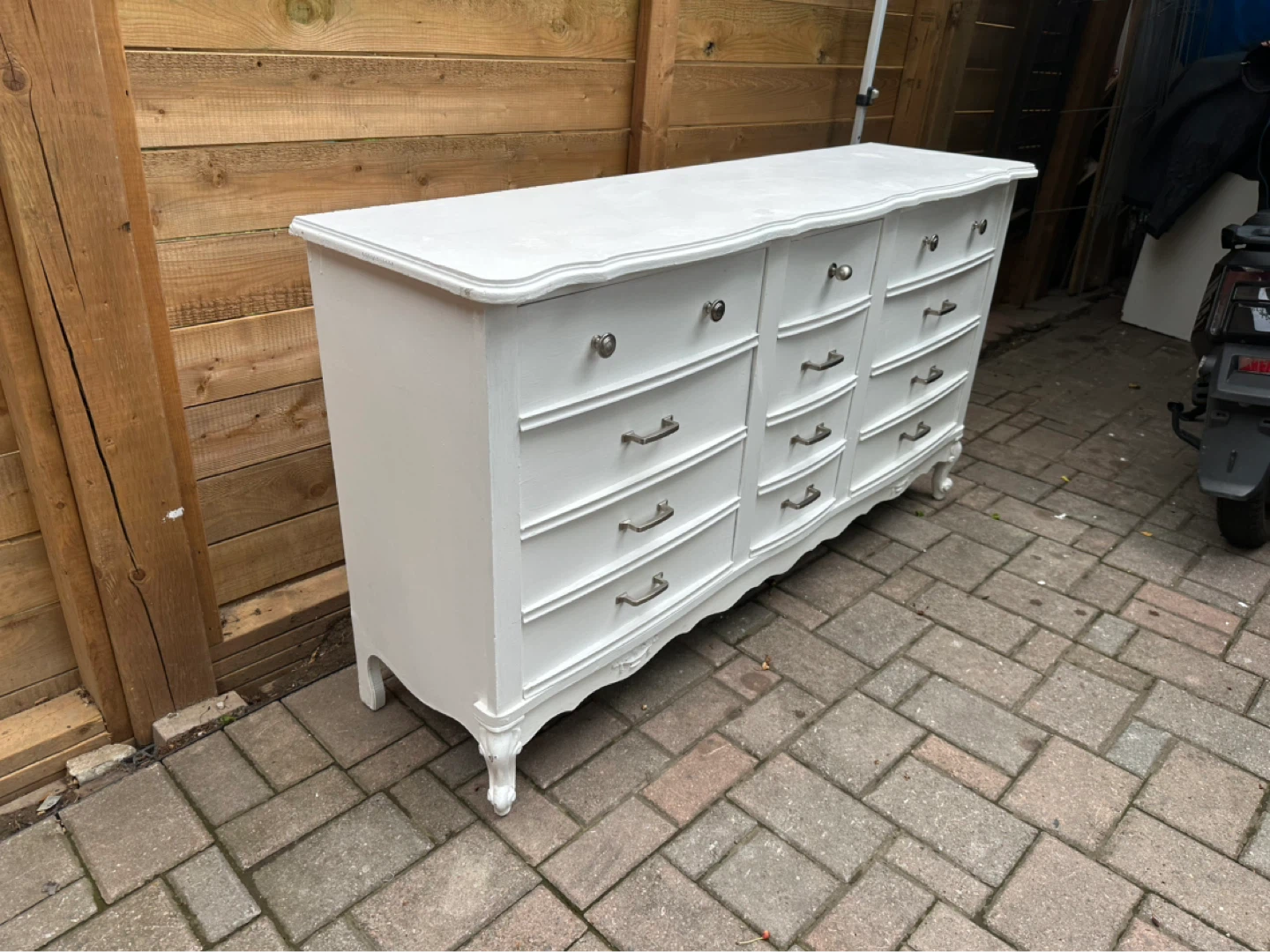 White 9‑Drawer Dresser – Solid Wood, Vintage Style - photo 2