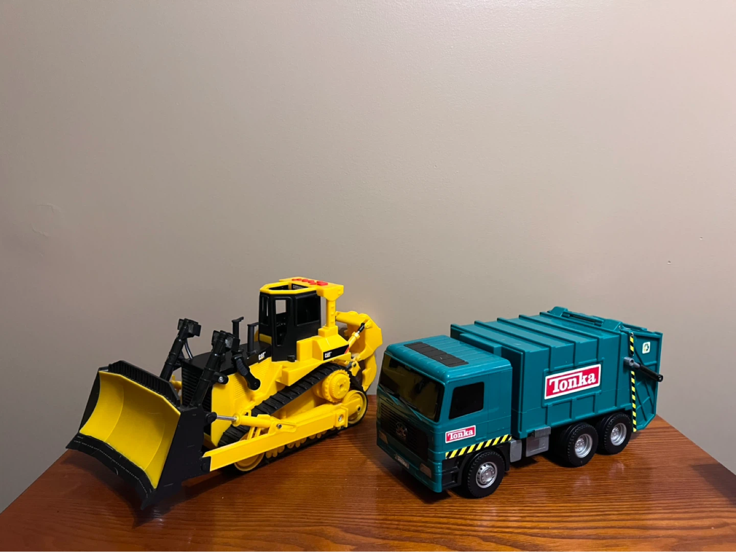 VINTAGE RECYCLING TRUCK & BULLDOZER