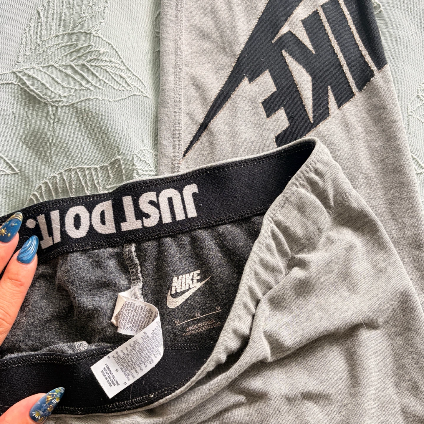 Nike Women's Grey "Just Do It" Leggings size M - photo 3