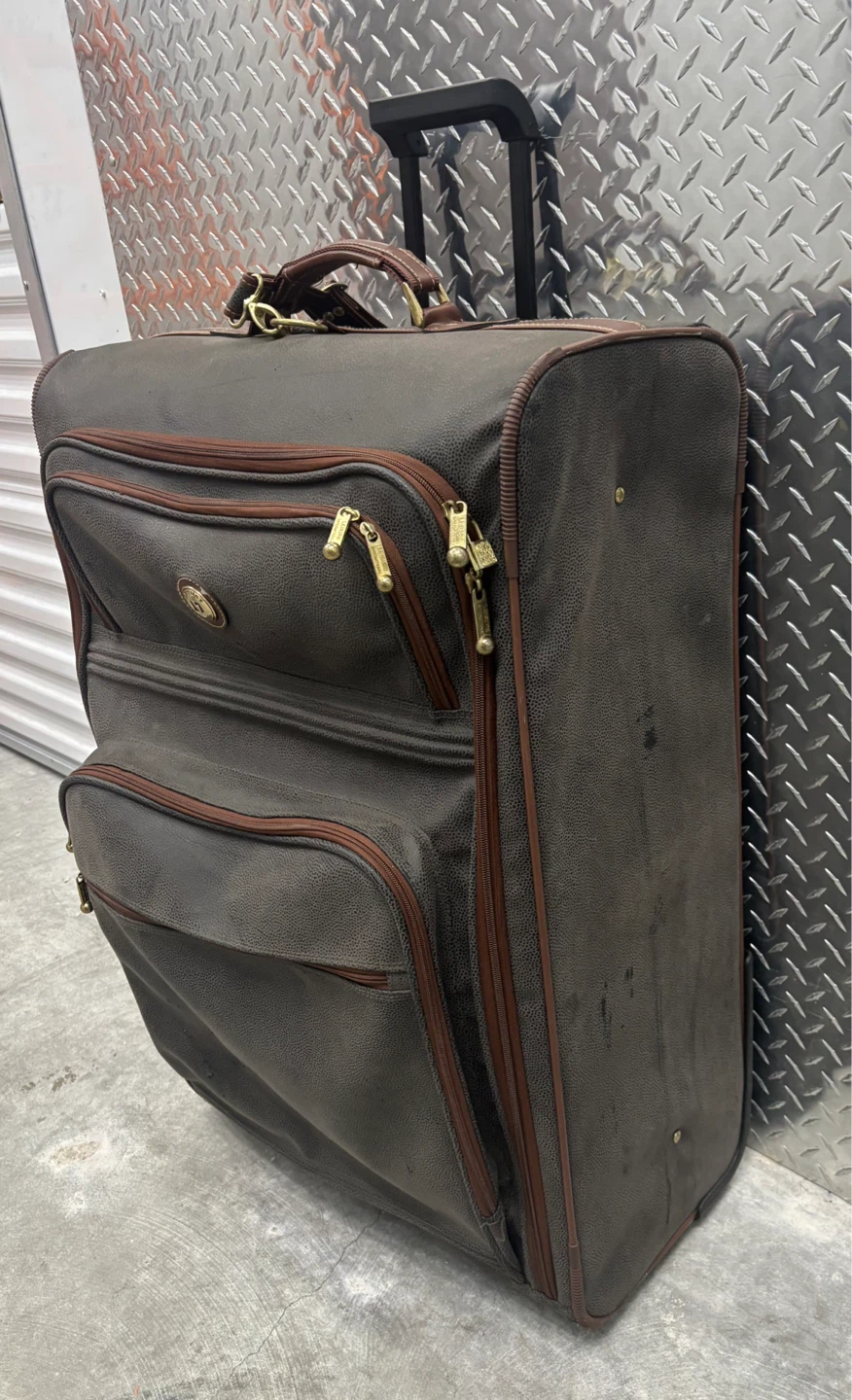 Leisure International Large  Brown Wheeled Suitcase - photo 3