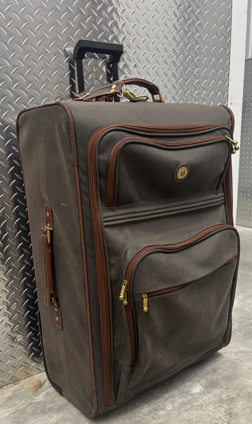Leisure International Large  Brown Wheeled Suitcase - photo 2