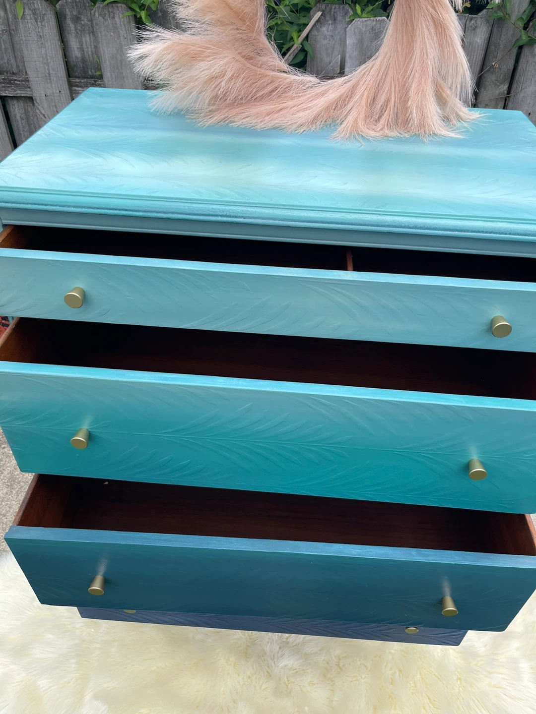 Beautiful solid wood 4 Drawers Ombre Dresser - photo 4