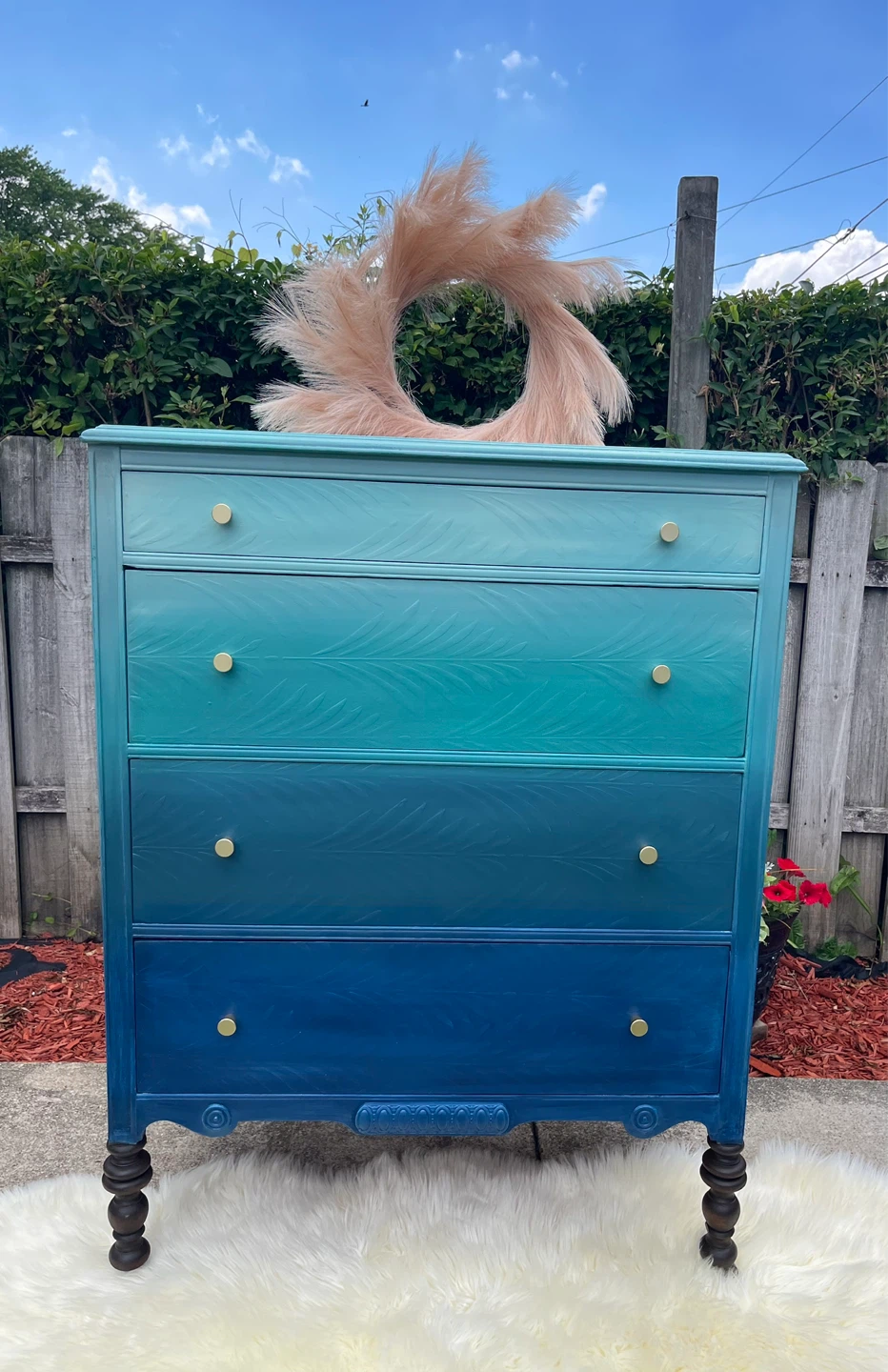 Beautiful solid wood 4 Drawers Ombre Dresser