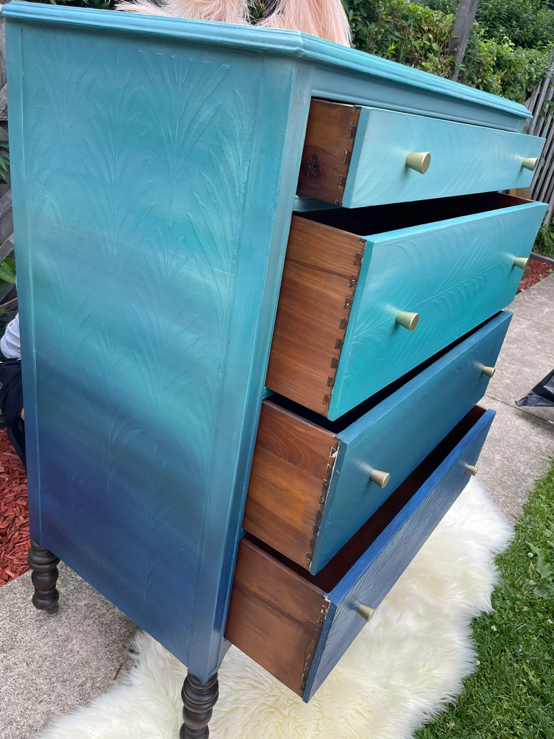 Beautiful solid wood 4 Drawers Ombre Dresser - photo 2