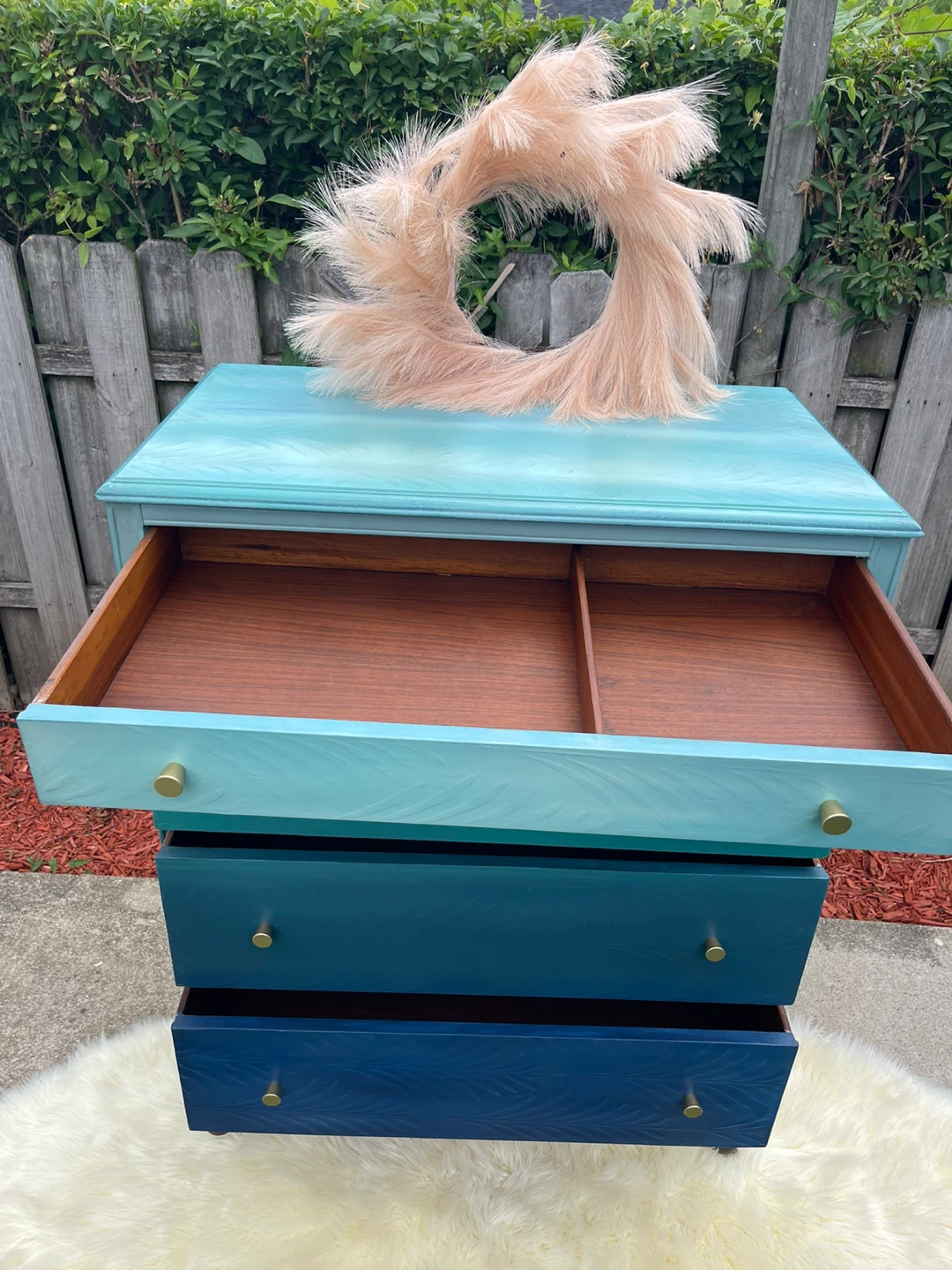 Beautiful solid wood 4 Drawers Ombre Dresser - photo 3