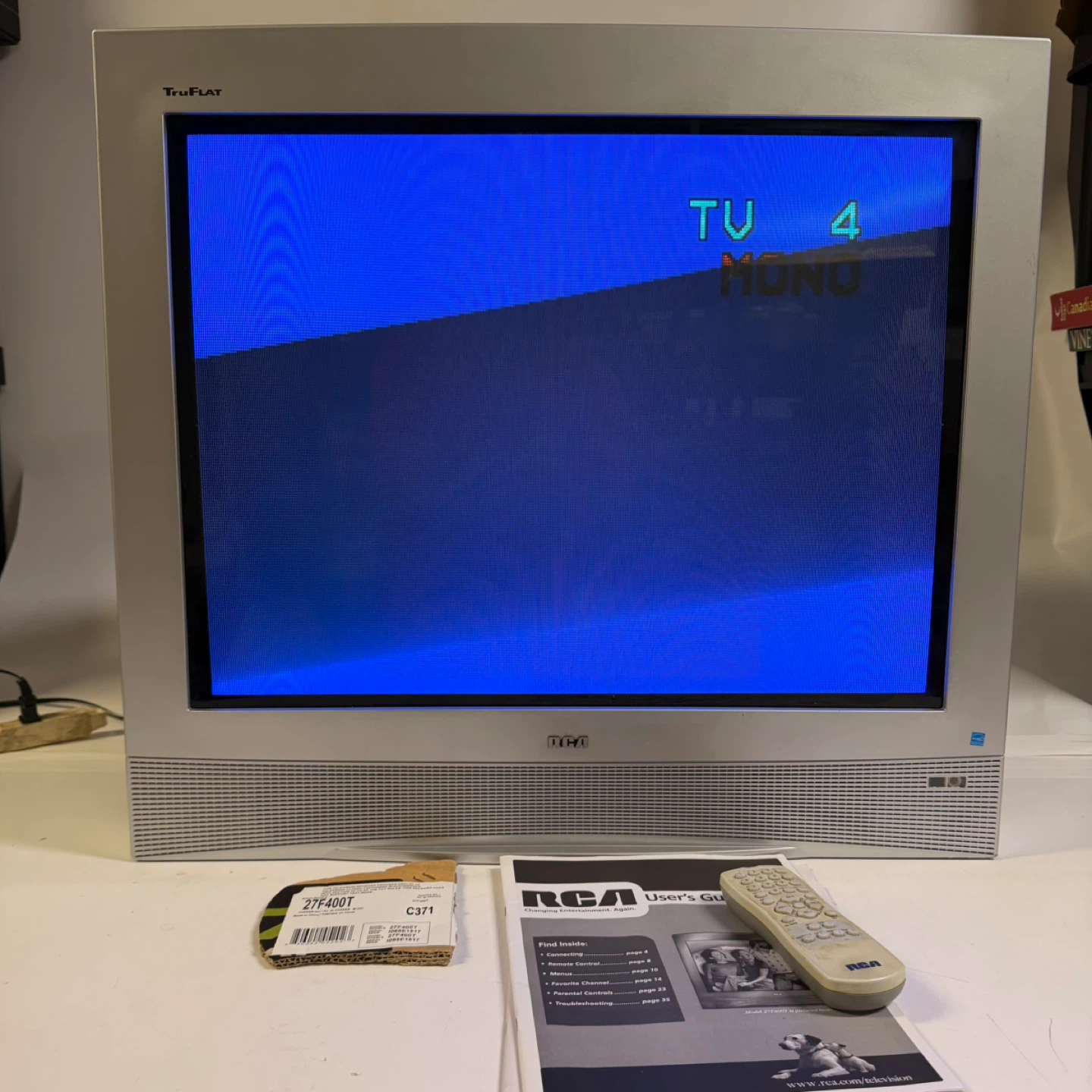 RCA TruFlat 27F400T 27” CRT Retro Gaming TV w/ Remote & Manual