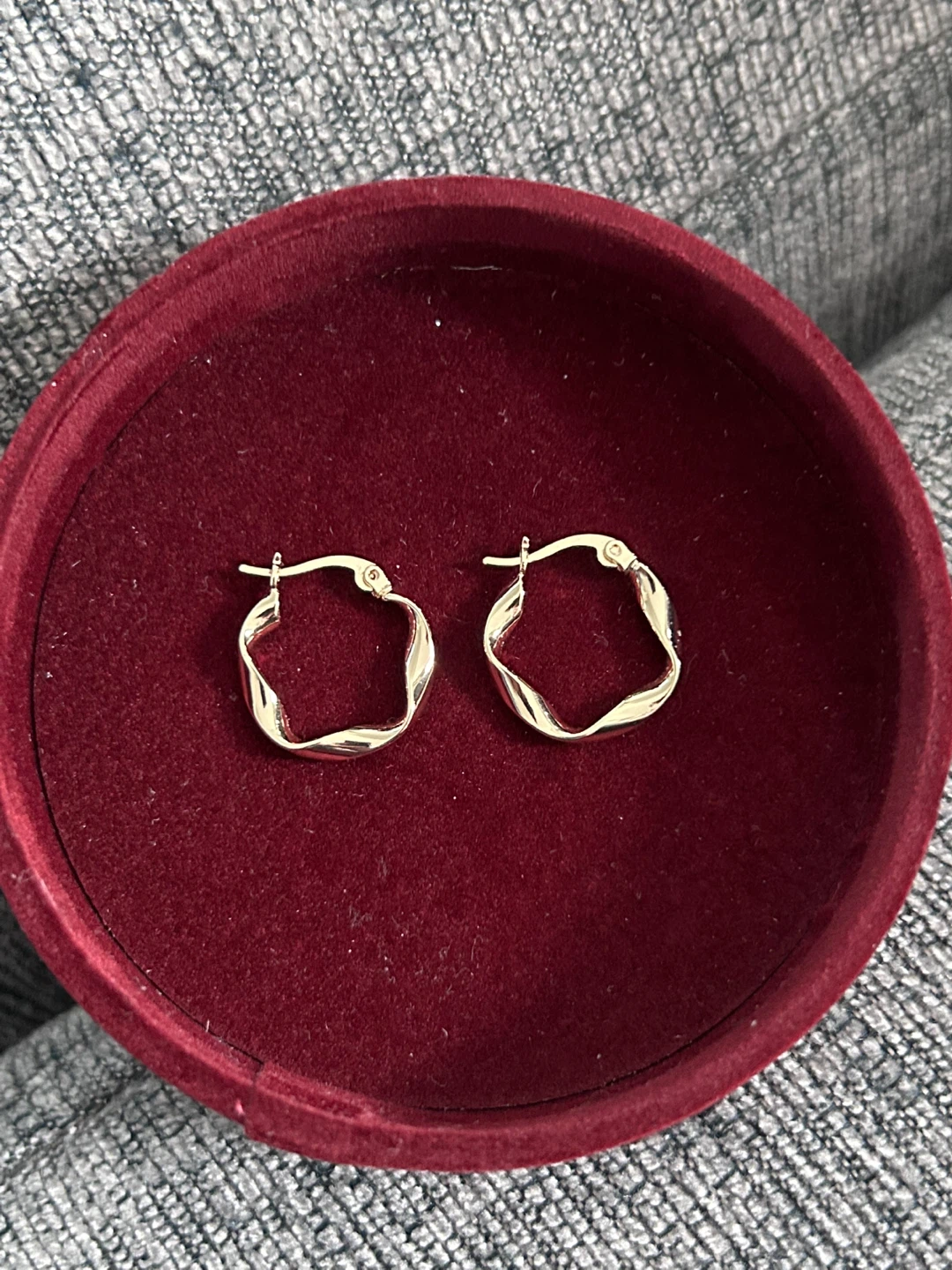 TGNEL Twisted Hoop Earrings