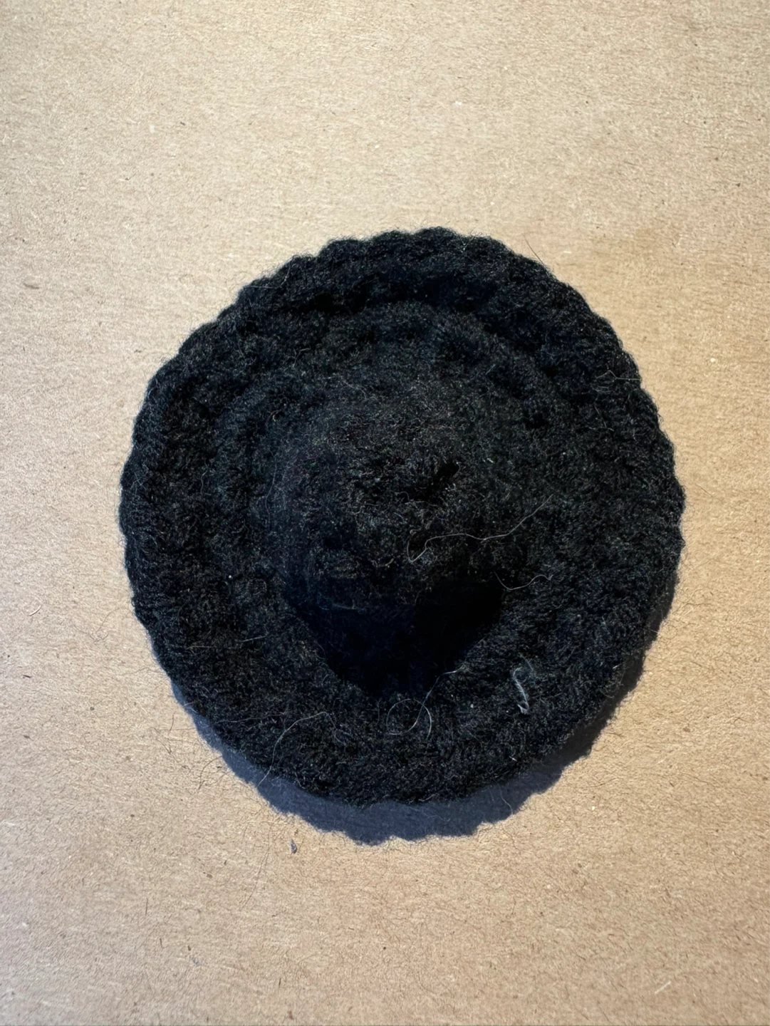 Black knitted hat - photo 2