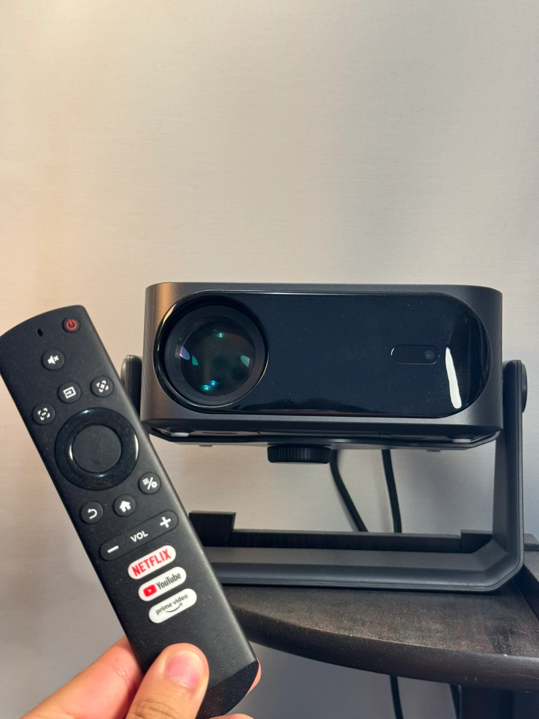 iSinbox Smart Portable 4K Projector with WiFi & Bluetooth