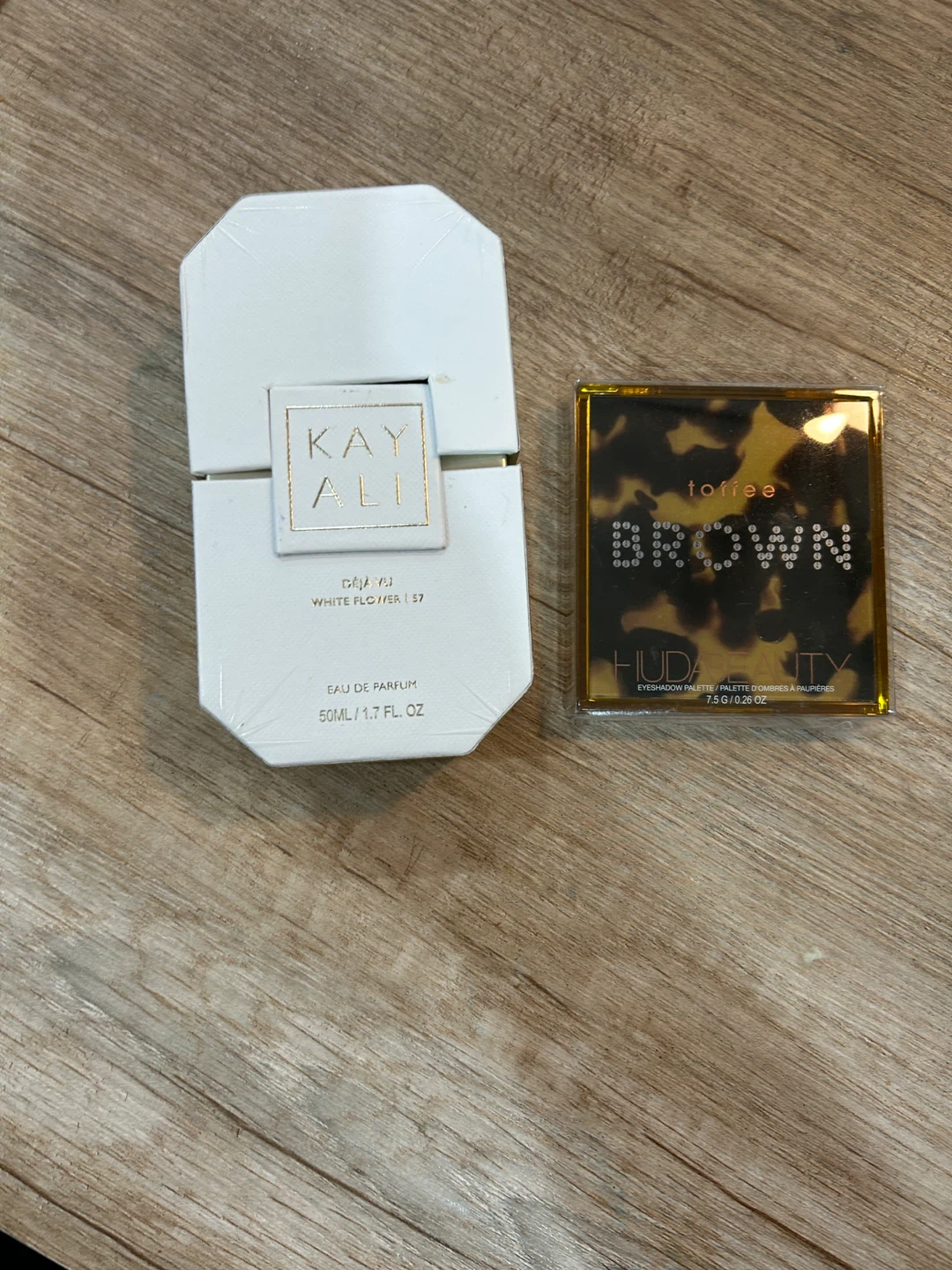 KAYALI edp 50ml & Huda Beauty Eyeshadow Palette