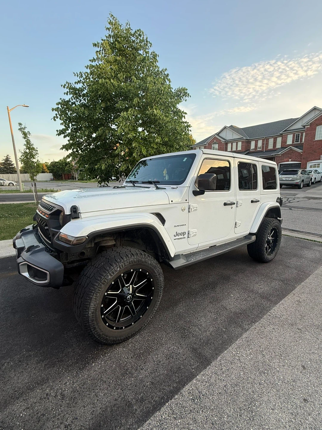 White Jeep Wrangler - 153,798 km