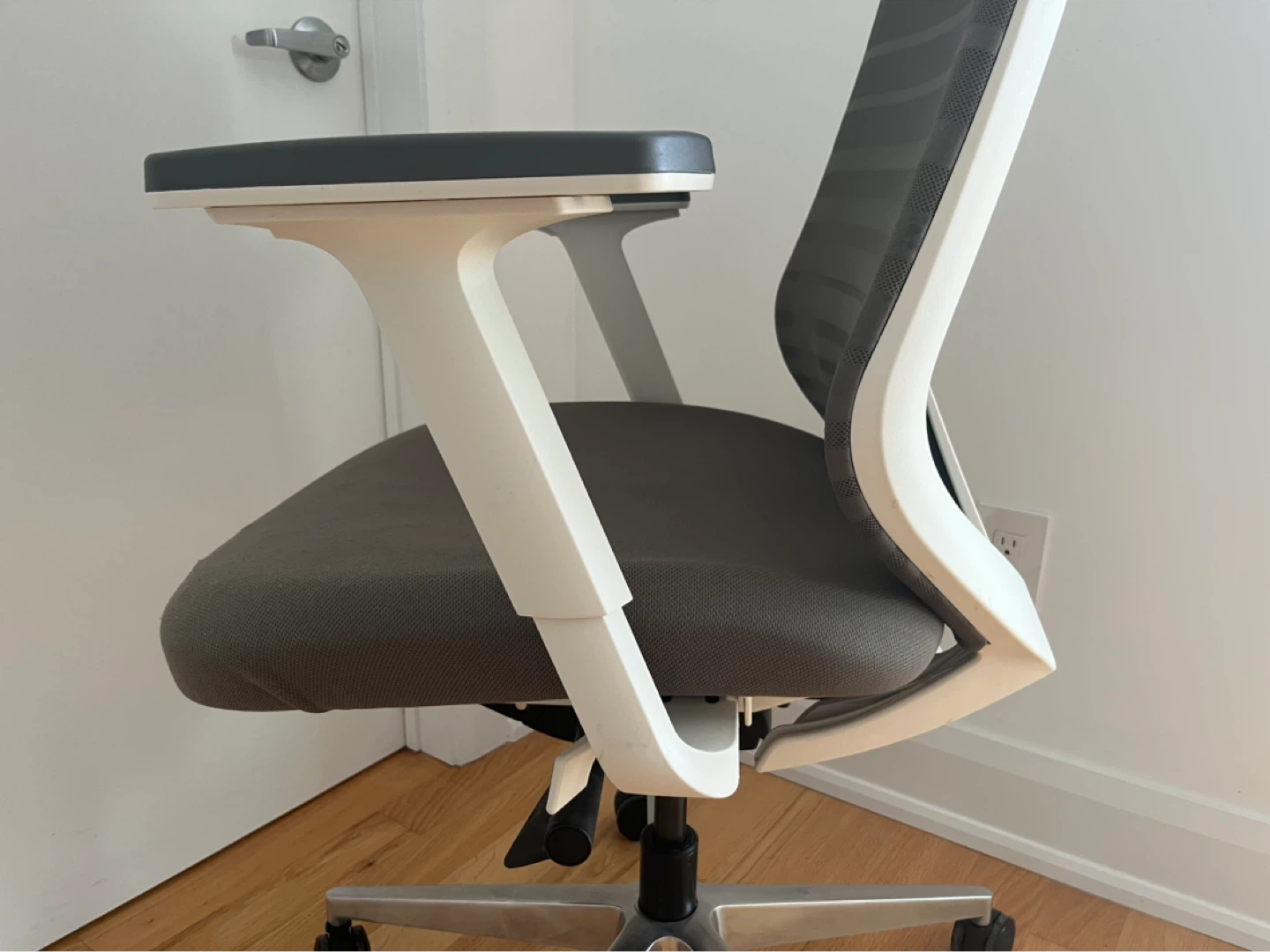 Branch Ergonomic Office Chair with Headrest - photo 5
