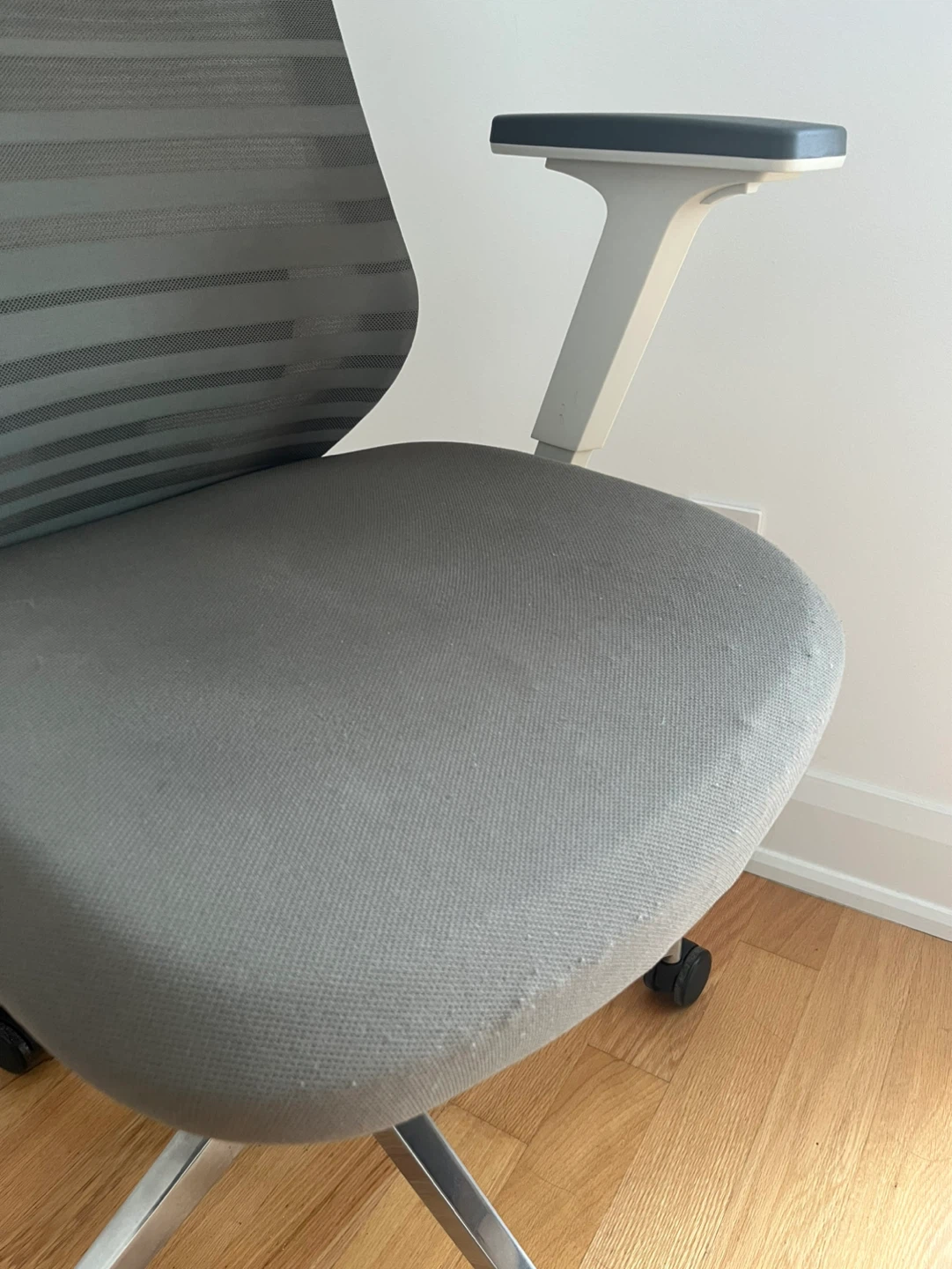 Branch Ergonomic Office Chair with Headrest - photo 4