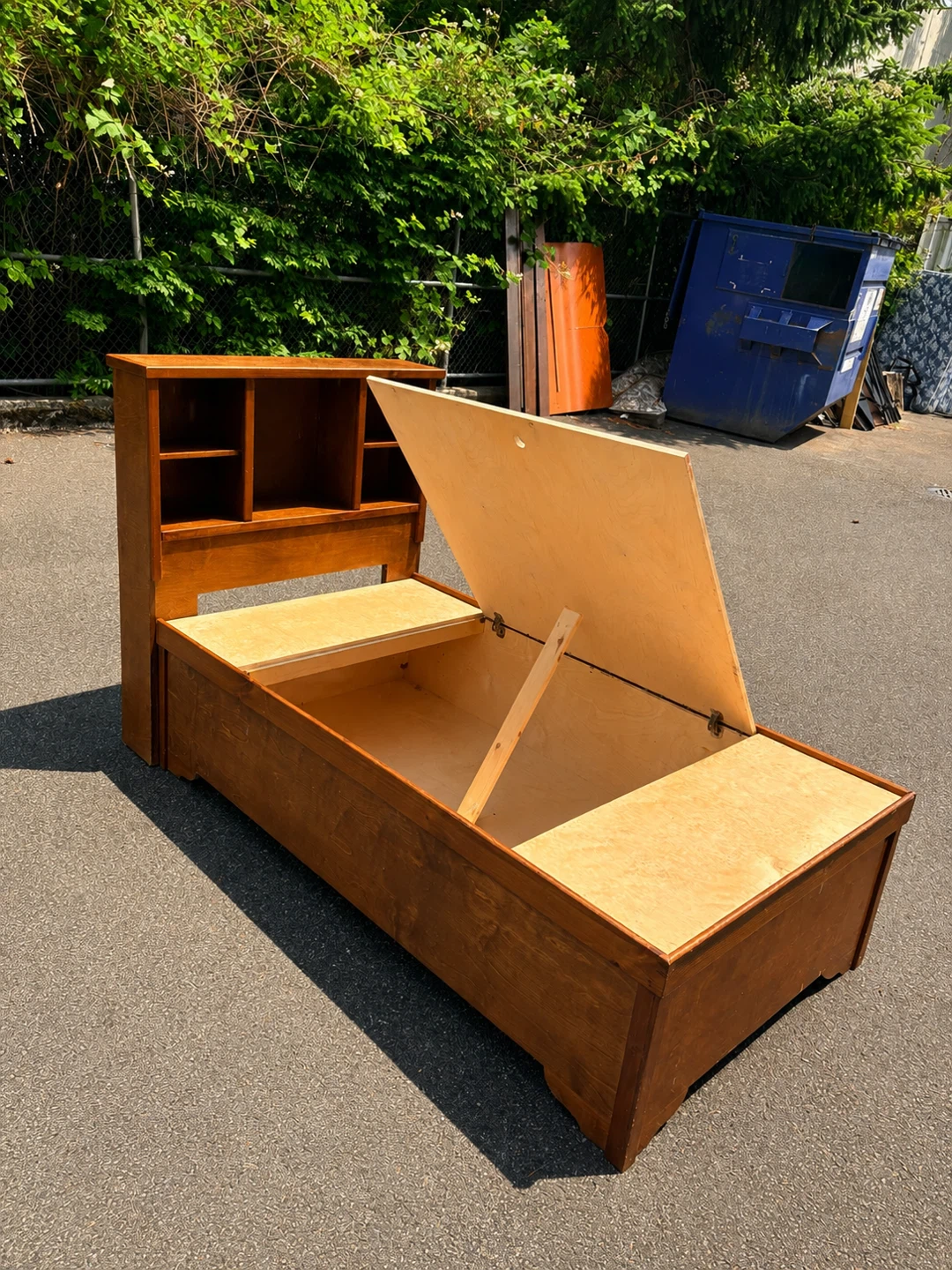 Single box bed ( delivery available)