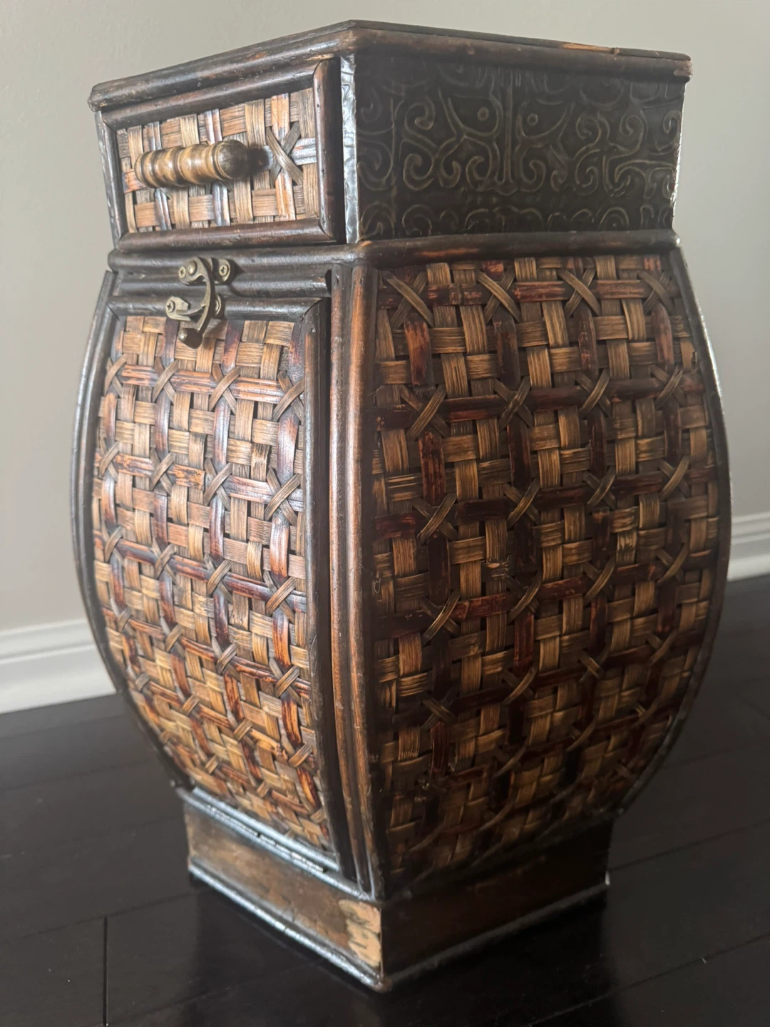 Vintage-Style Woven Storage End Table/Side Stand