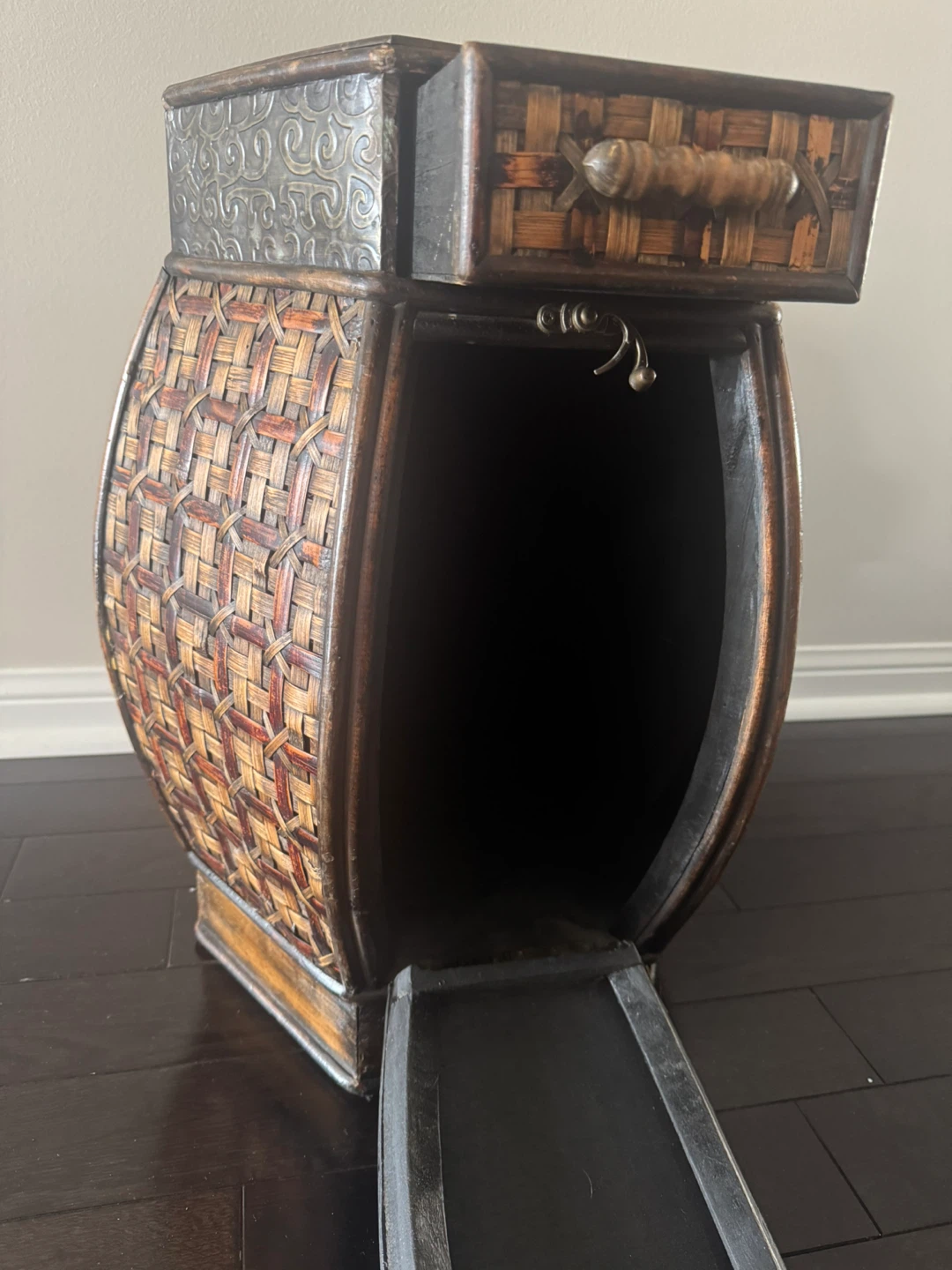 Vintage-Style Woven Storage End Table/Side Stand - photo 2