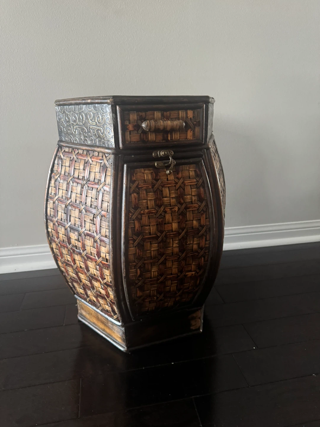 Vintage-Style Woven Storage End Table/Side Stand - photo 5