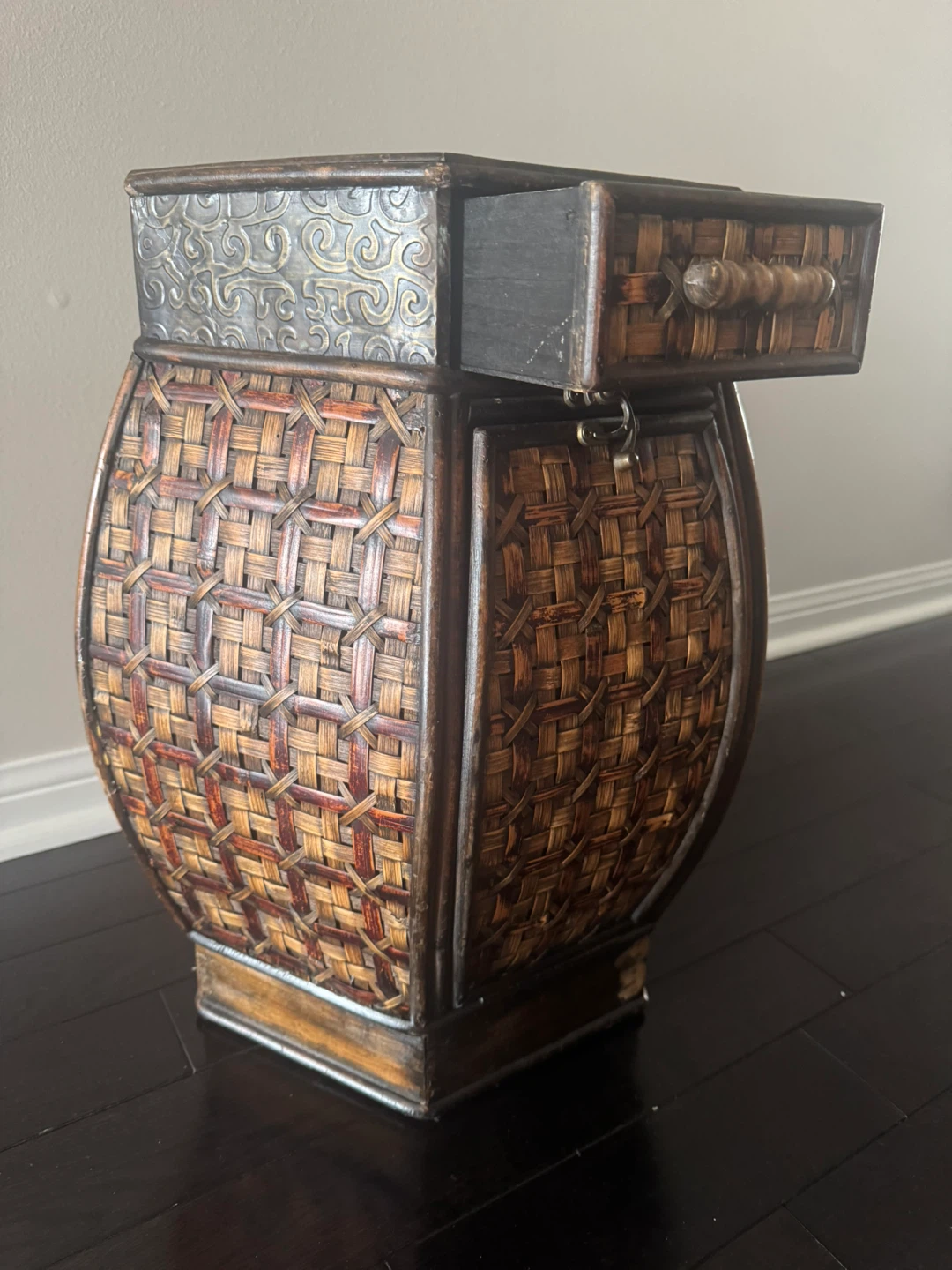 Vintage-Style Woven Storage End Table/Side Stand - photo 3
