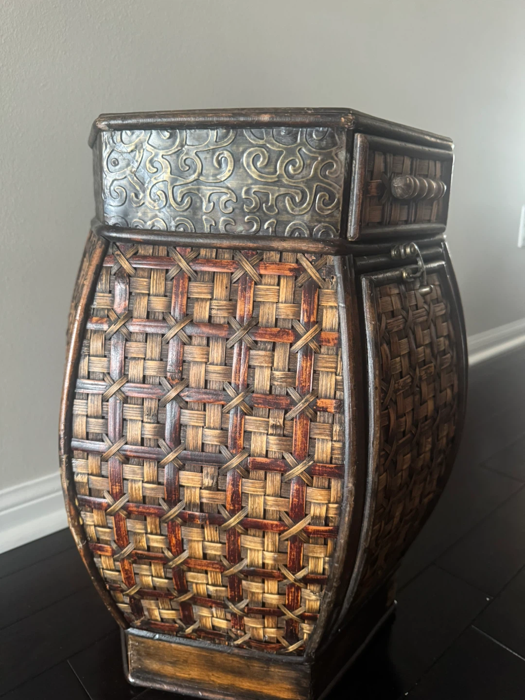 Vintage-Style Woven Storage End Table/Side Stand - photo 4