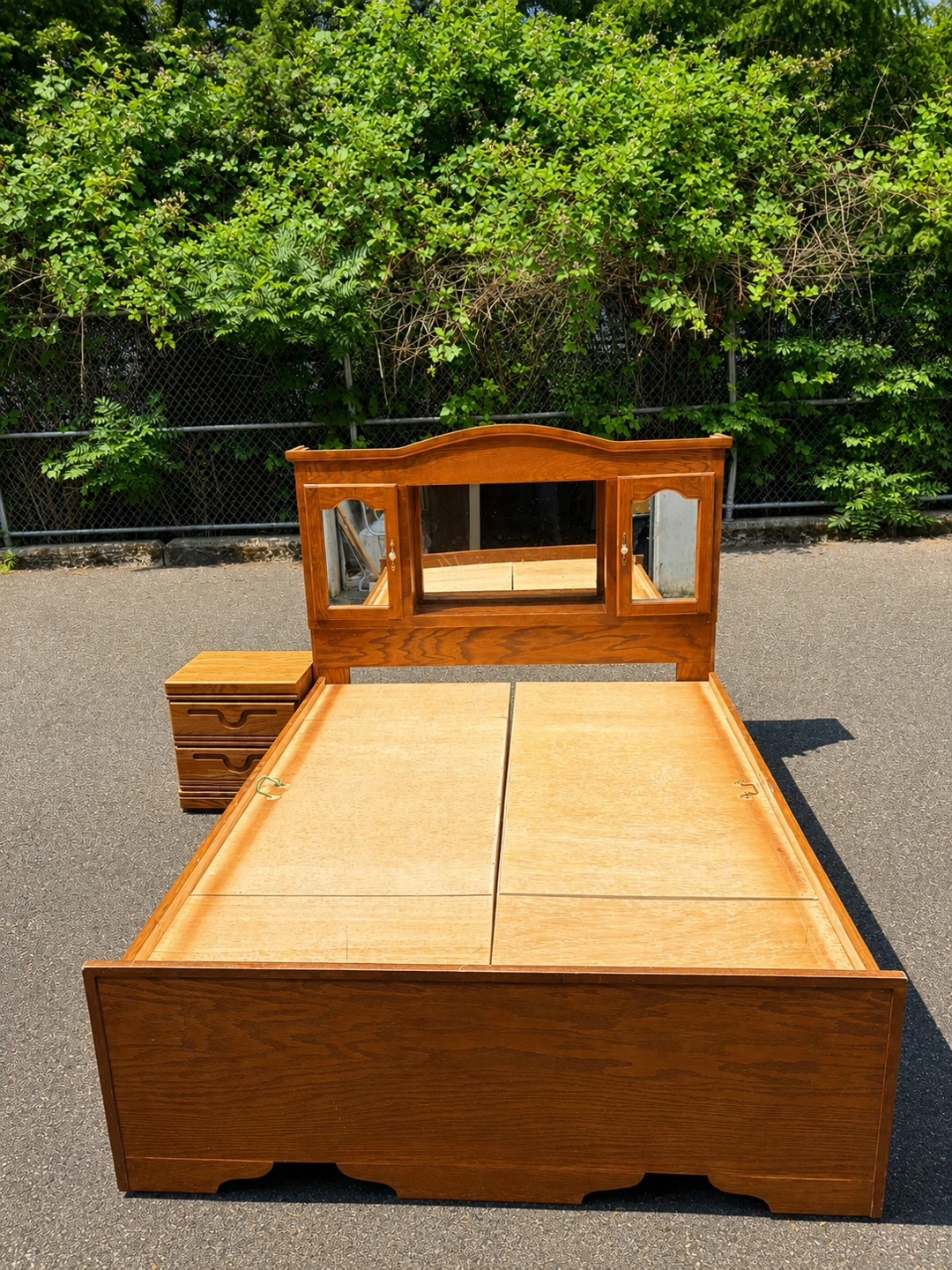 Queen size box bed ( delivery available) - photo 2