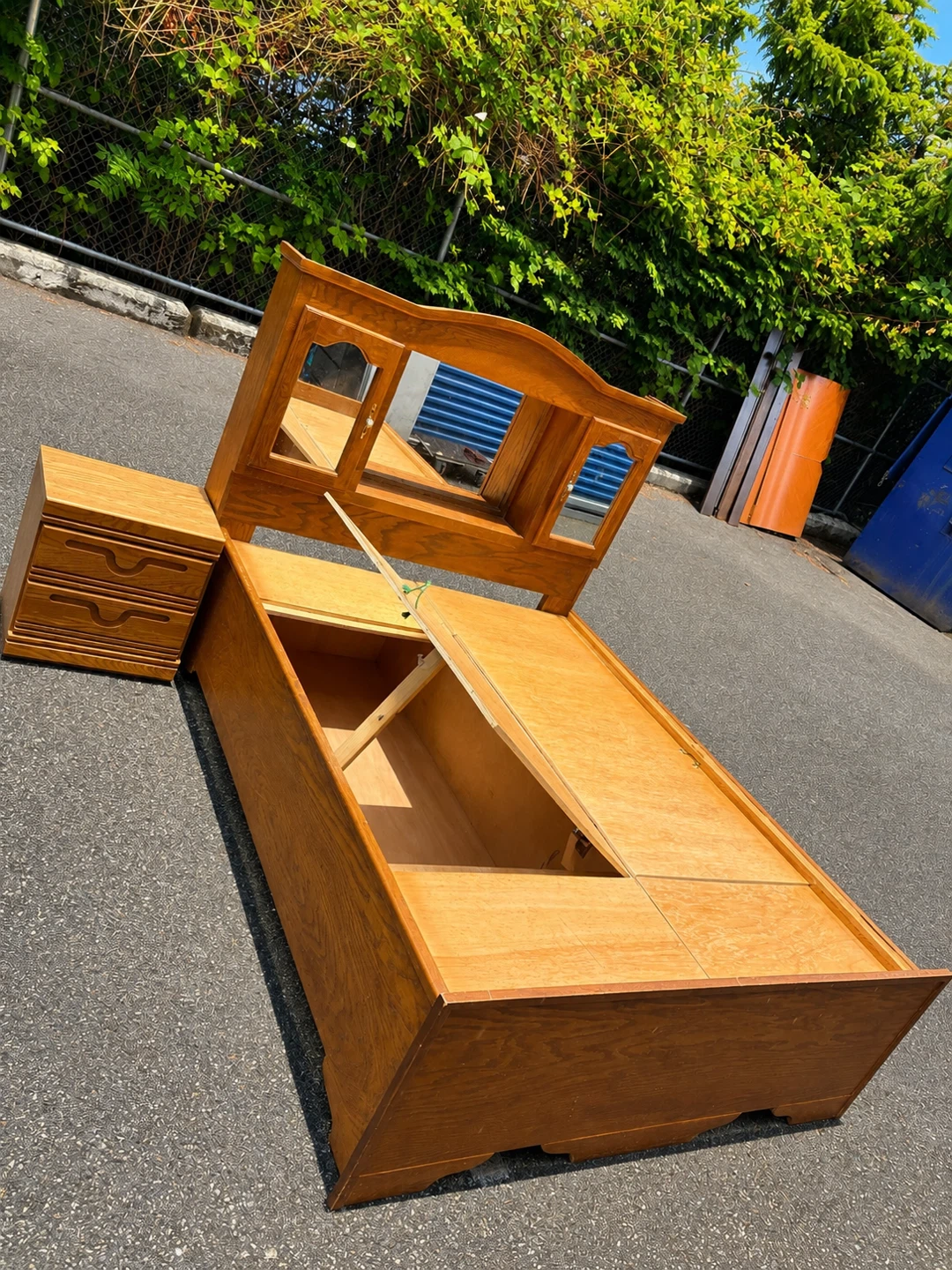 Queen size box bed ( delivery available) - photo 3