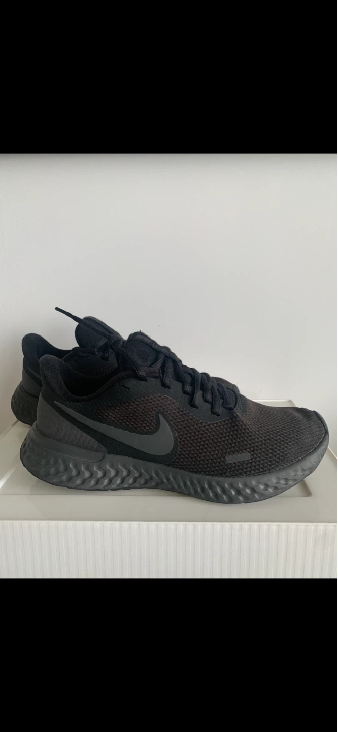 ⭐️ NIKE REVOLUTION Runners