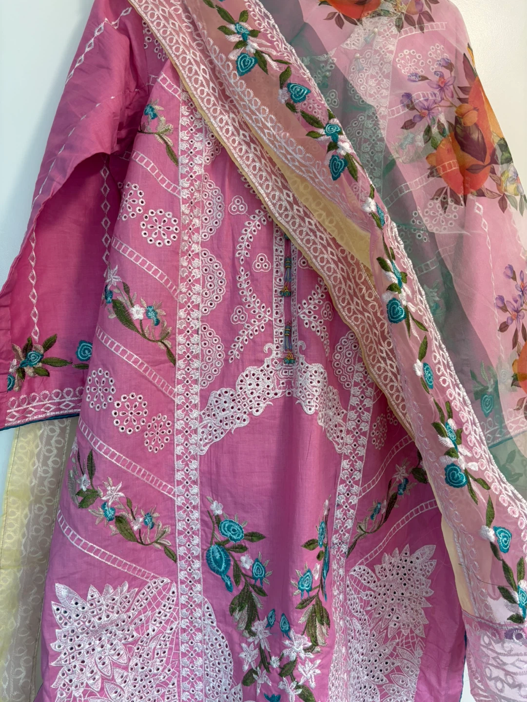 Three pieces suit pink color with organza embroidered dupatta - photo 2