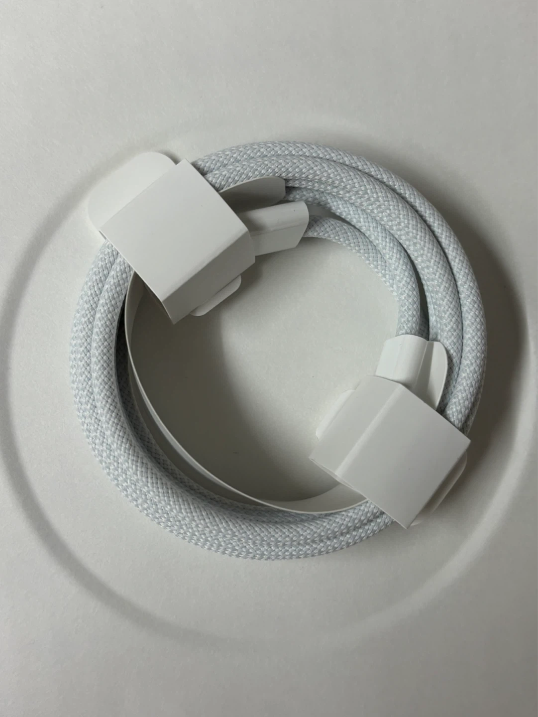 Apple 20W USB-C Power Adapter & Cable - photo 4