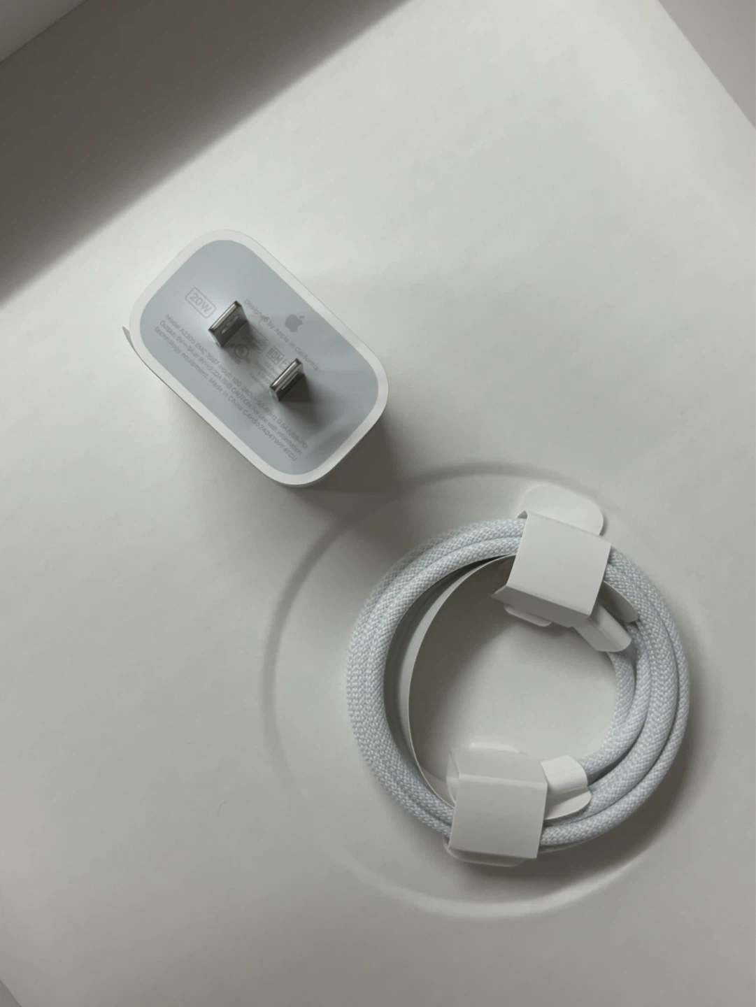 Apple 20W USB-C Power Adapter & Cable - photo 2