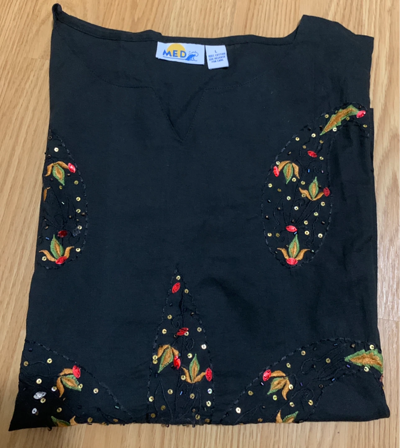 MED embroidered black t-shirt size L - photo 2