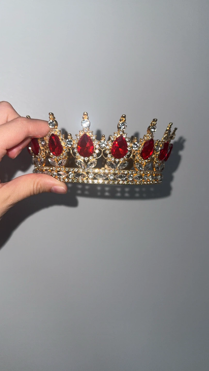 Gold Crown / Princess Tiara – Costume Jewelry
