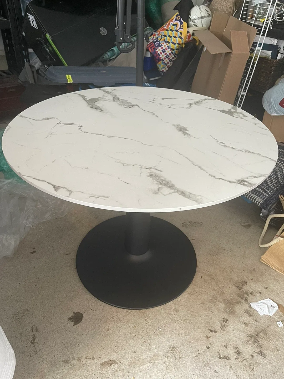 Round table, 39 inch diameter, 29 inch height