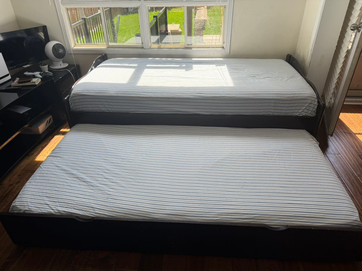 Trundle Bed Frame with 2 mattresses