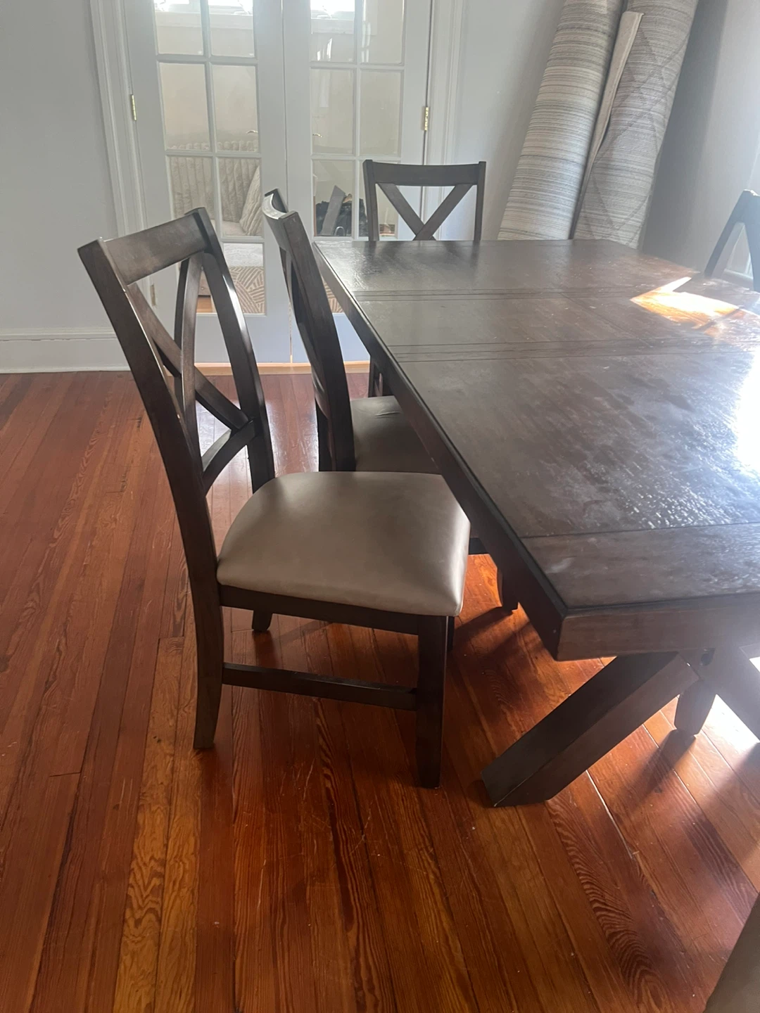 Dark wood table with 6 chairs - photo 3