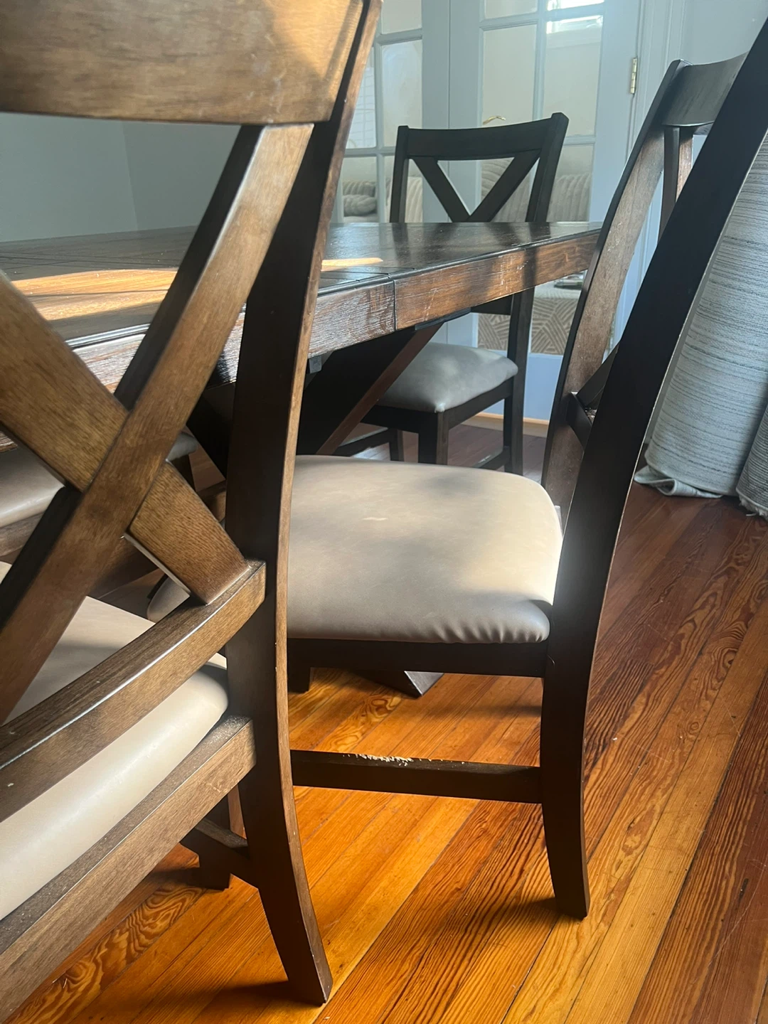 Dark wood table with 6 chairs - photo 2