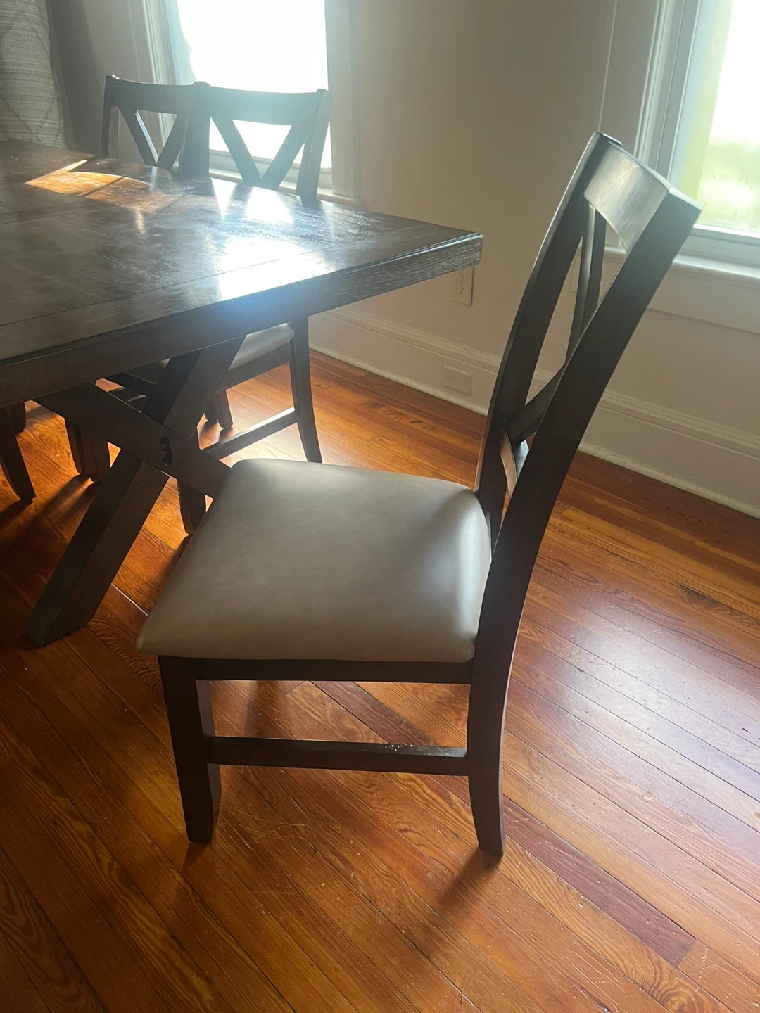 Dark wood table with 6 chairs - photo 4