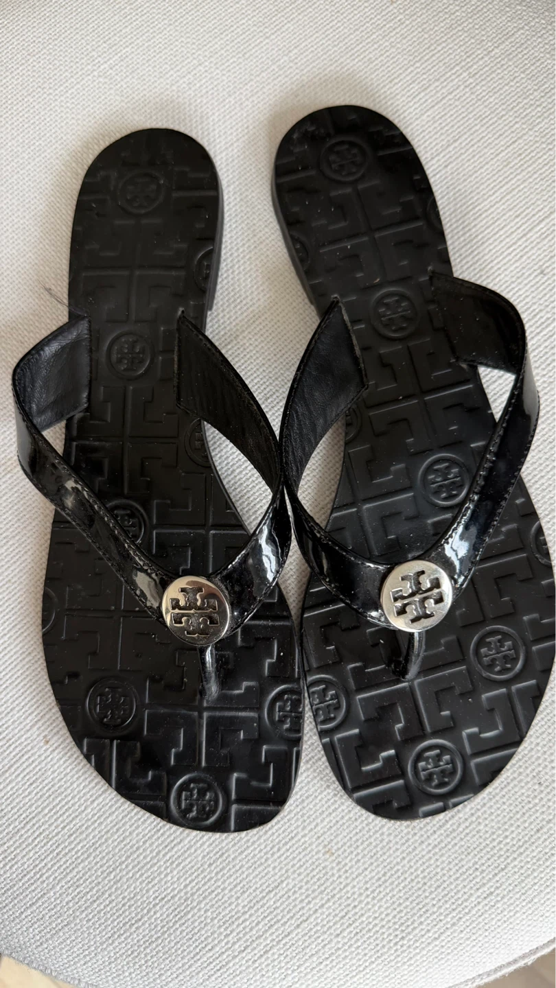 Tory Burch Black Patent Leather  Sandals - photo 2