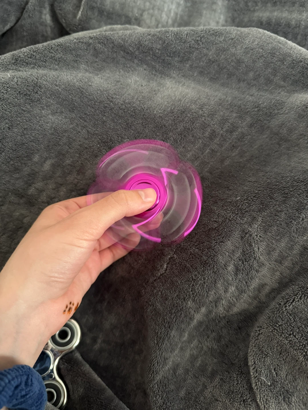 Pink & Silver Metal Fidget Spinners - photo 4