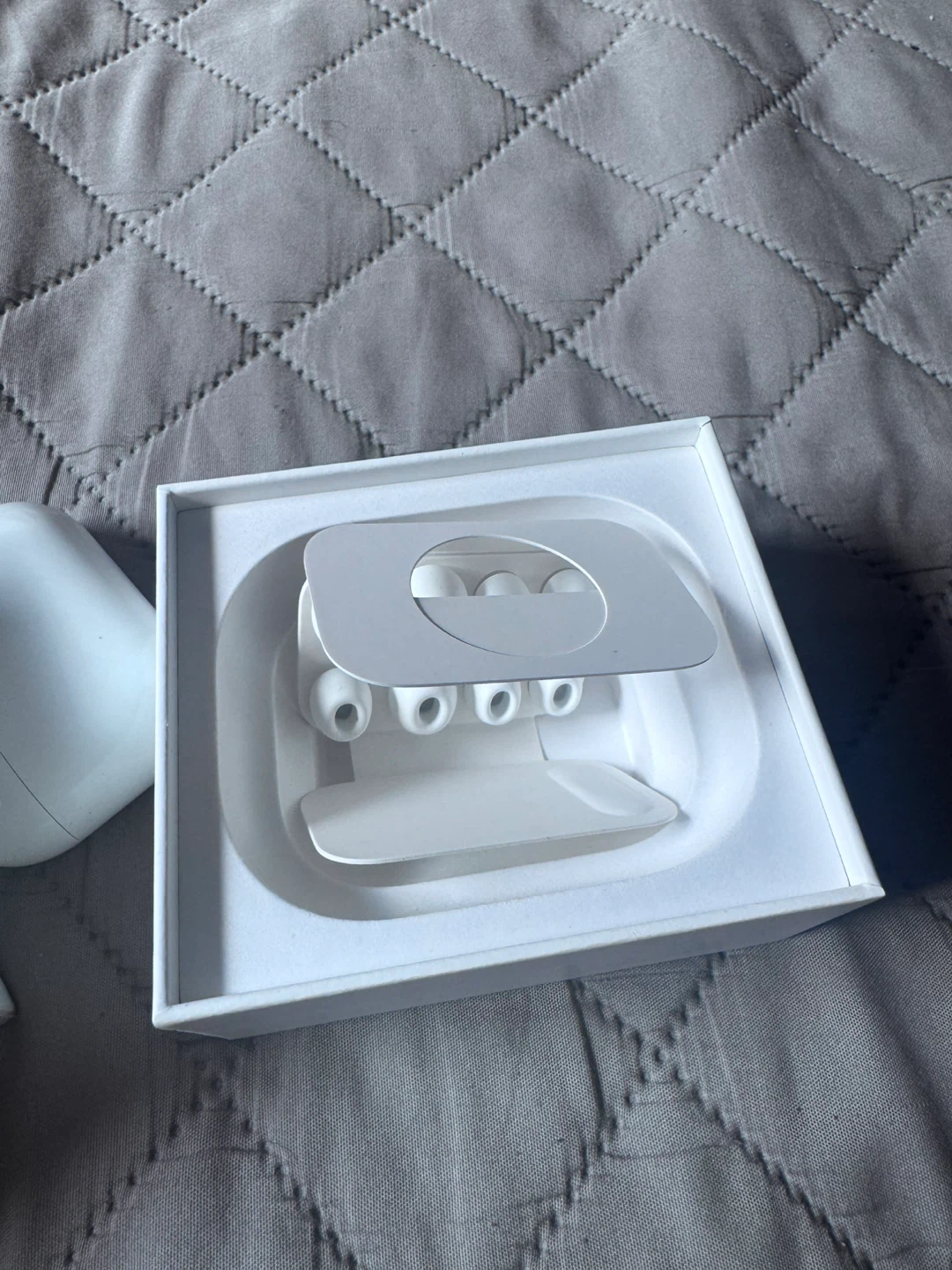 Apple AirPods Pro (3rd Generation) - White - photo 2