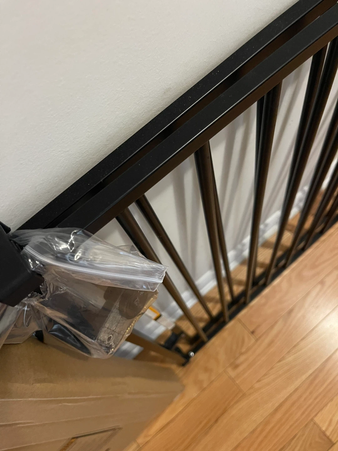 Babelio Retractable Baby/Dog Gate 26-43" Wide Black - photo 5