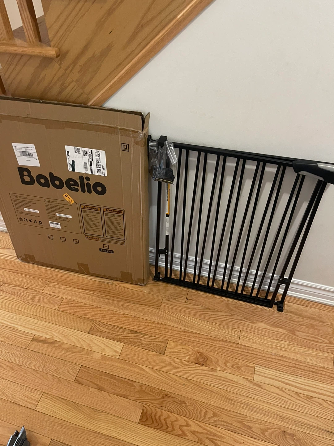 Babelio Retractable Baby/Dog Gate 26-43" Wide Black - photo 4